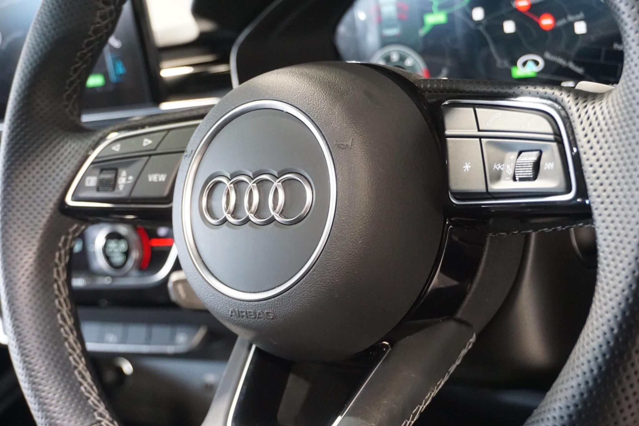 Audi A4 2.0 TDI 40 Black Edition Saloon 4dr Diesel S Tronic quattro Euro 6 (s/s) (204 ps)